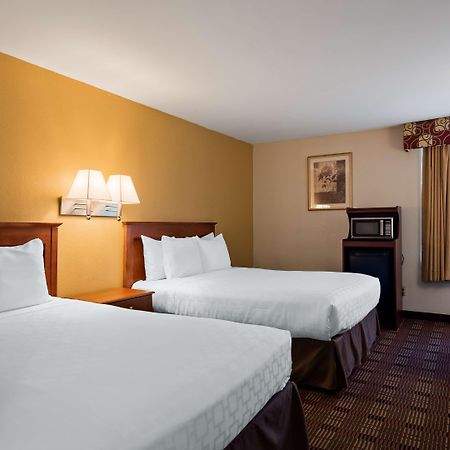 Surestay Hotel By Best Western East Brunswick Ngoại thất bức ảnh