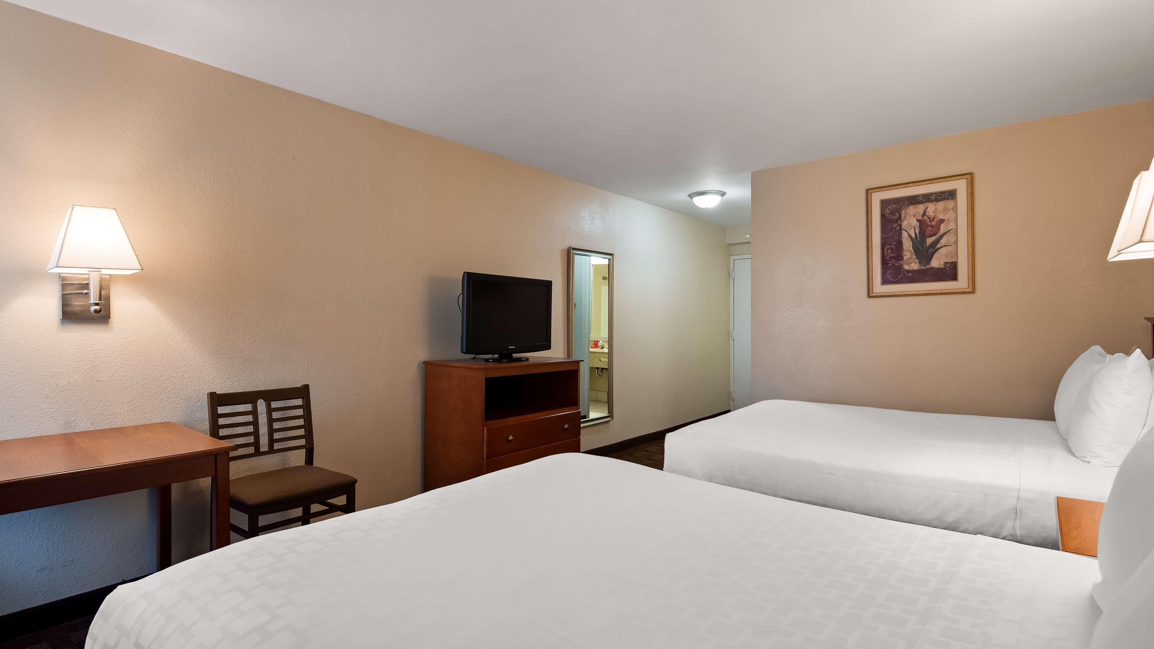 Surestay Hotel By Best Western East Brunswick Ngoại thất bức ảnh