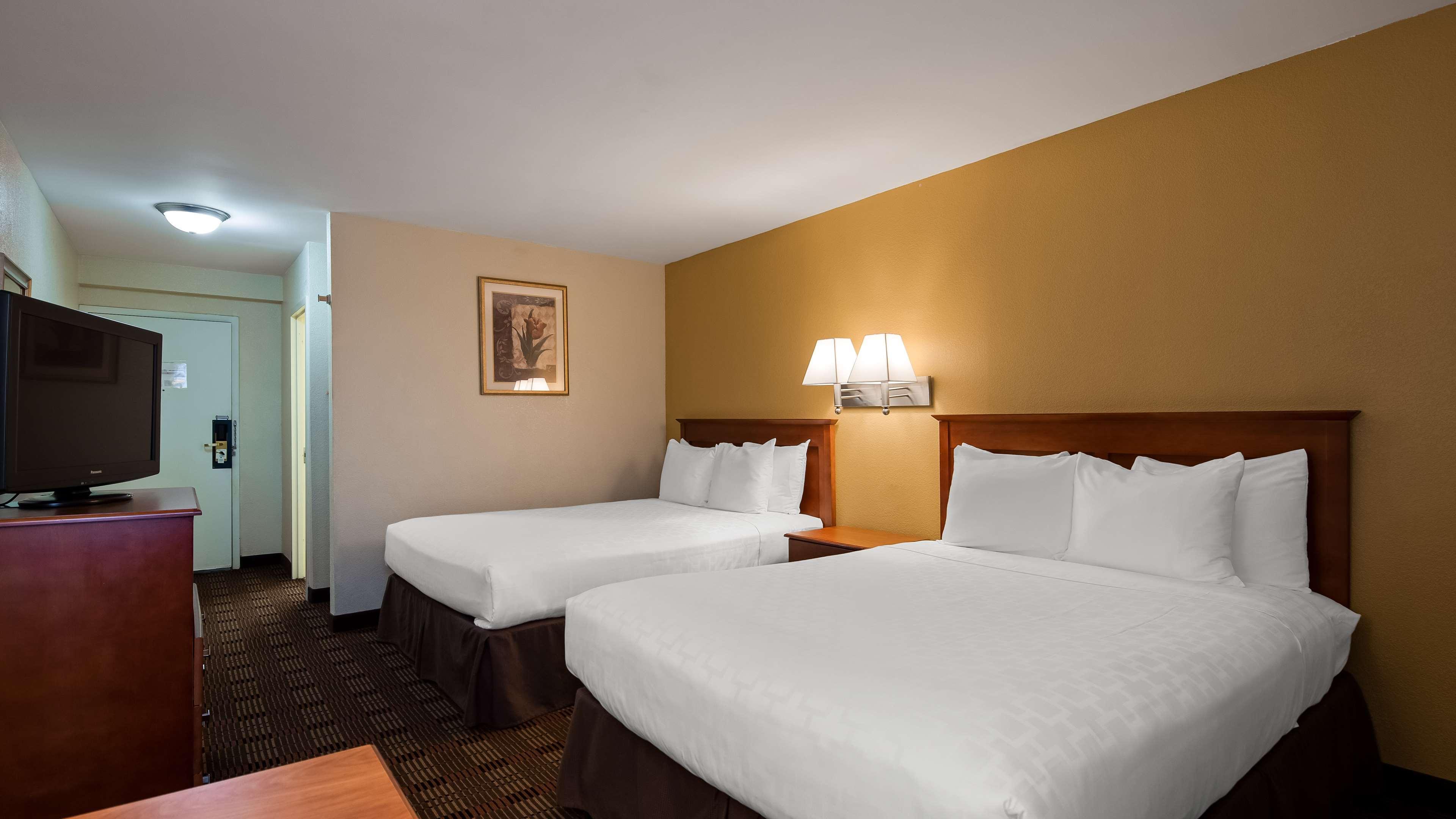 Surestay Hotel By Best Western East Brunswick Ngoại thất bức ảnh