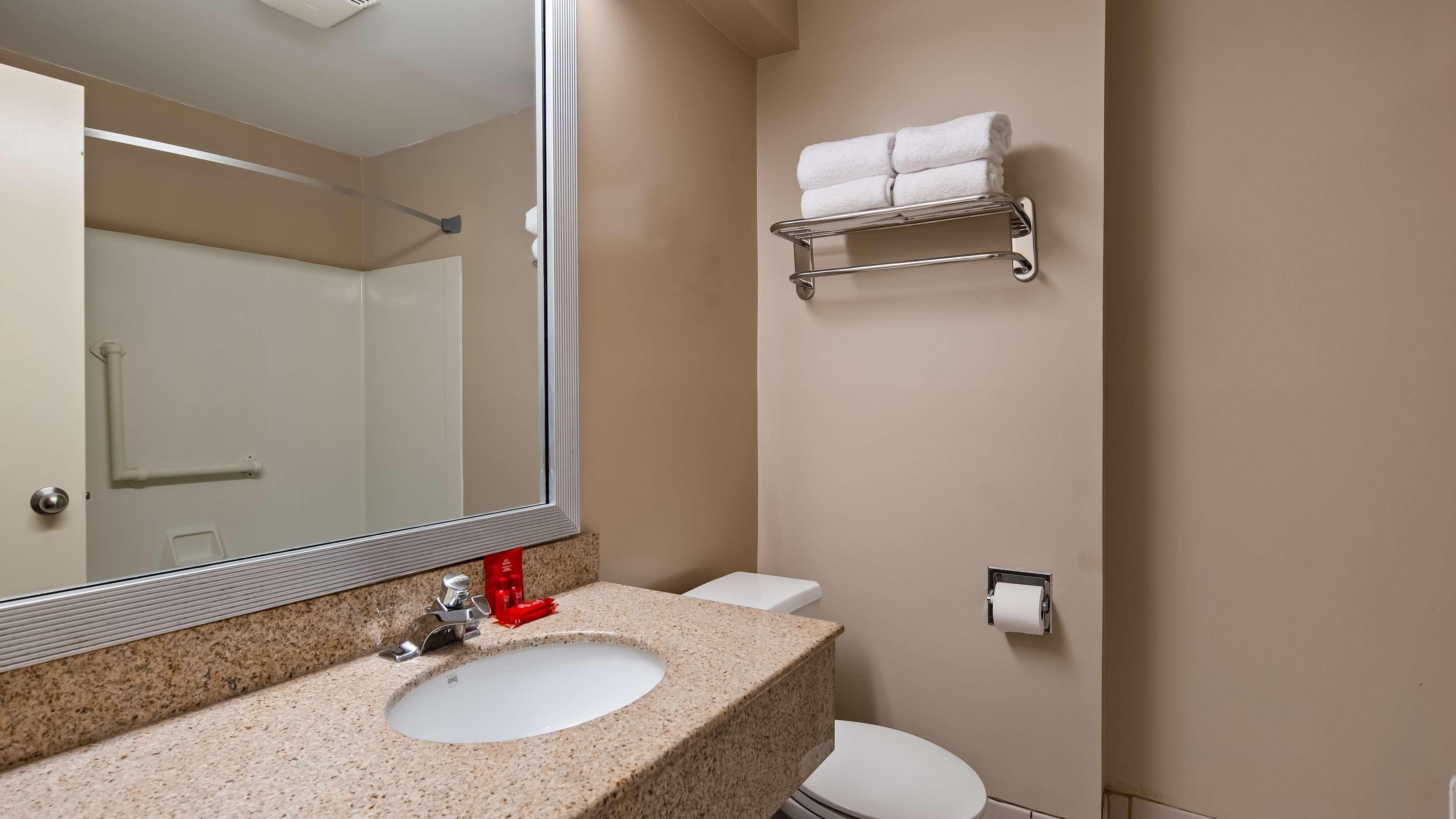 Surestay Hotel By Best Western East Brunswick Ngoại thất bức ảnh