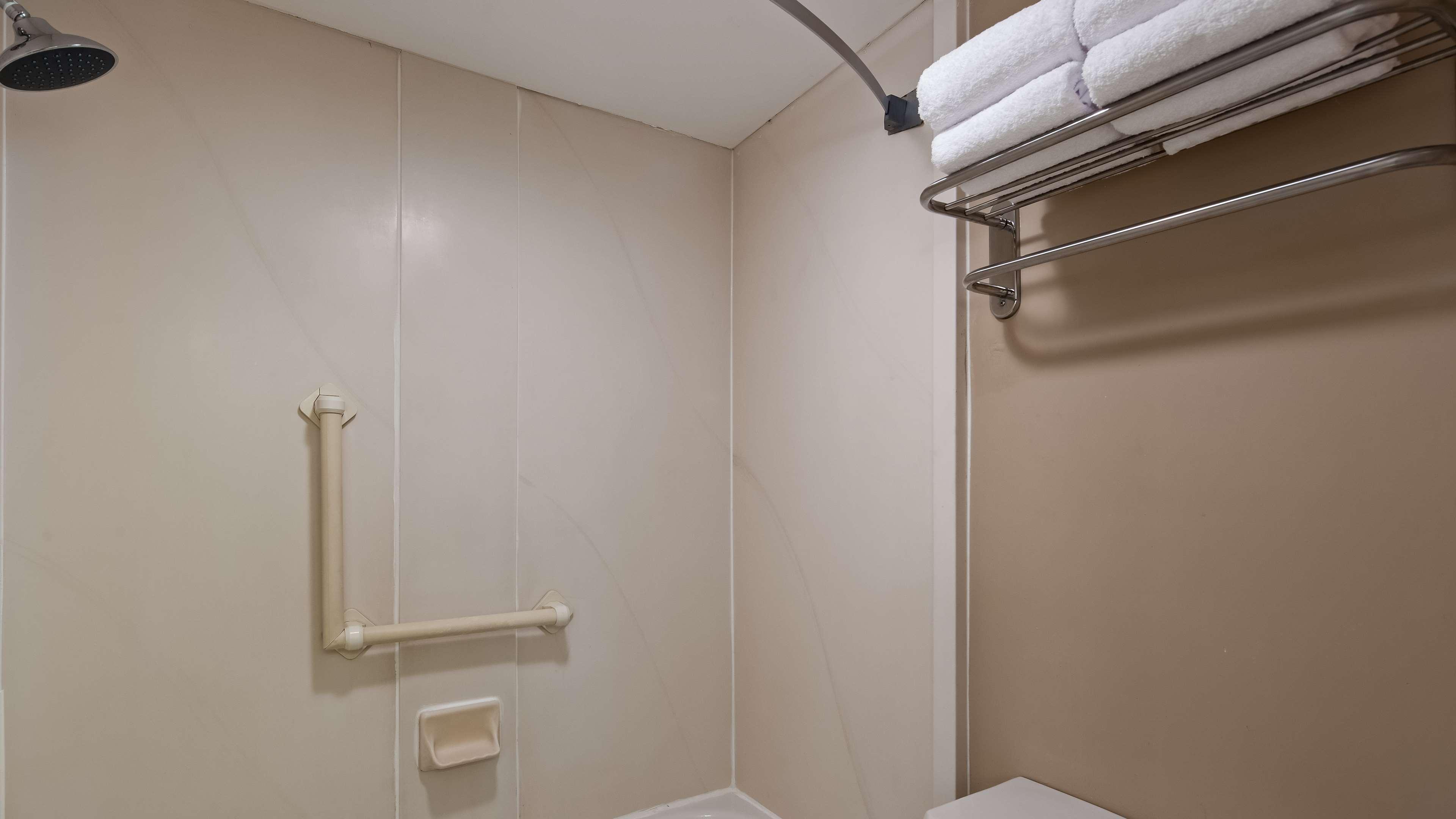 Surestay Hotel By Best Western East Brunswick Ngoại thất bức ảnh