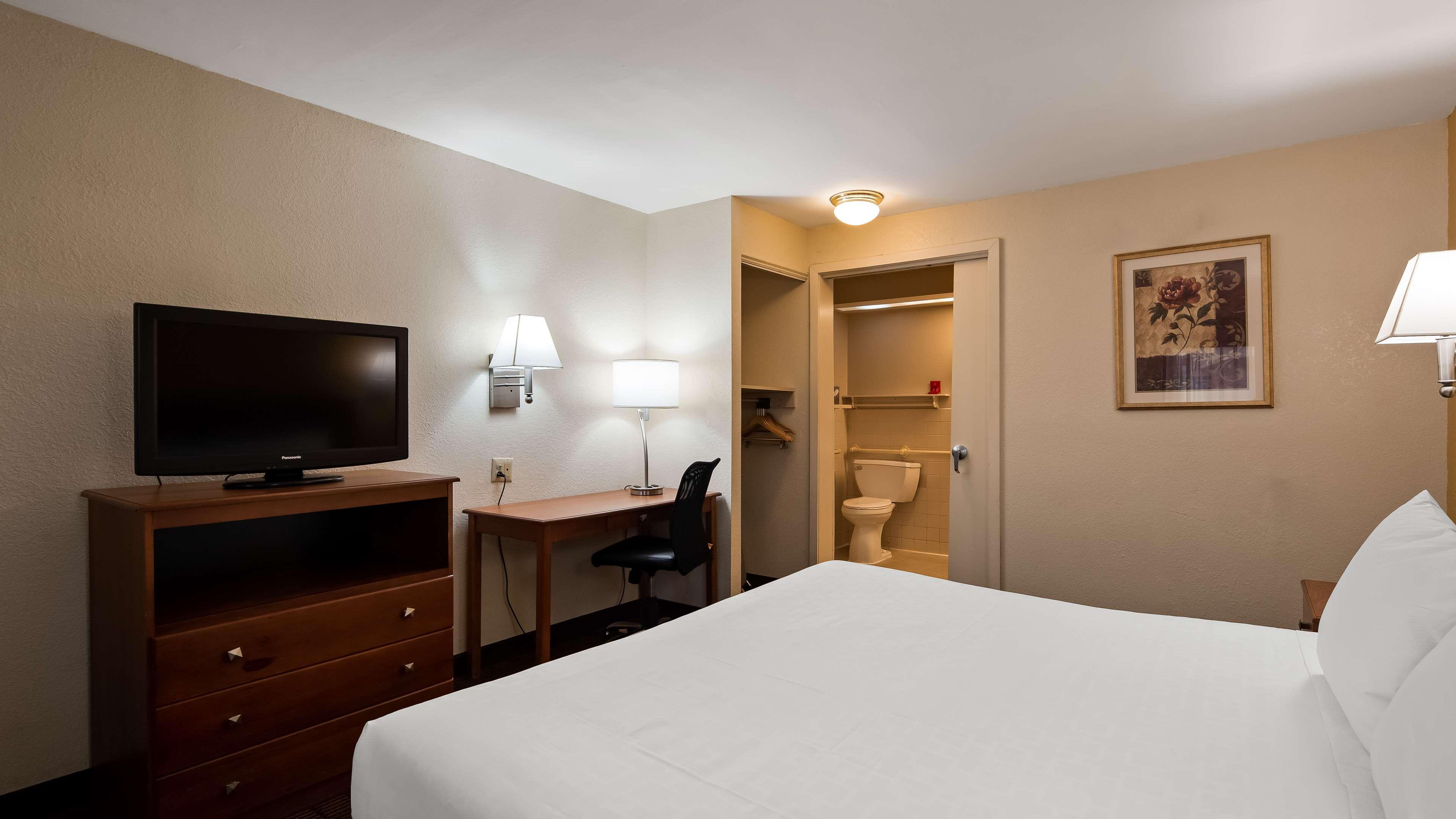 Surestay Hotel By Best Western East Brunswick Ngoại thất bức ảnh