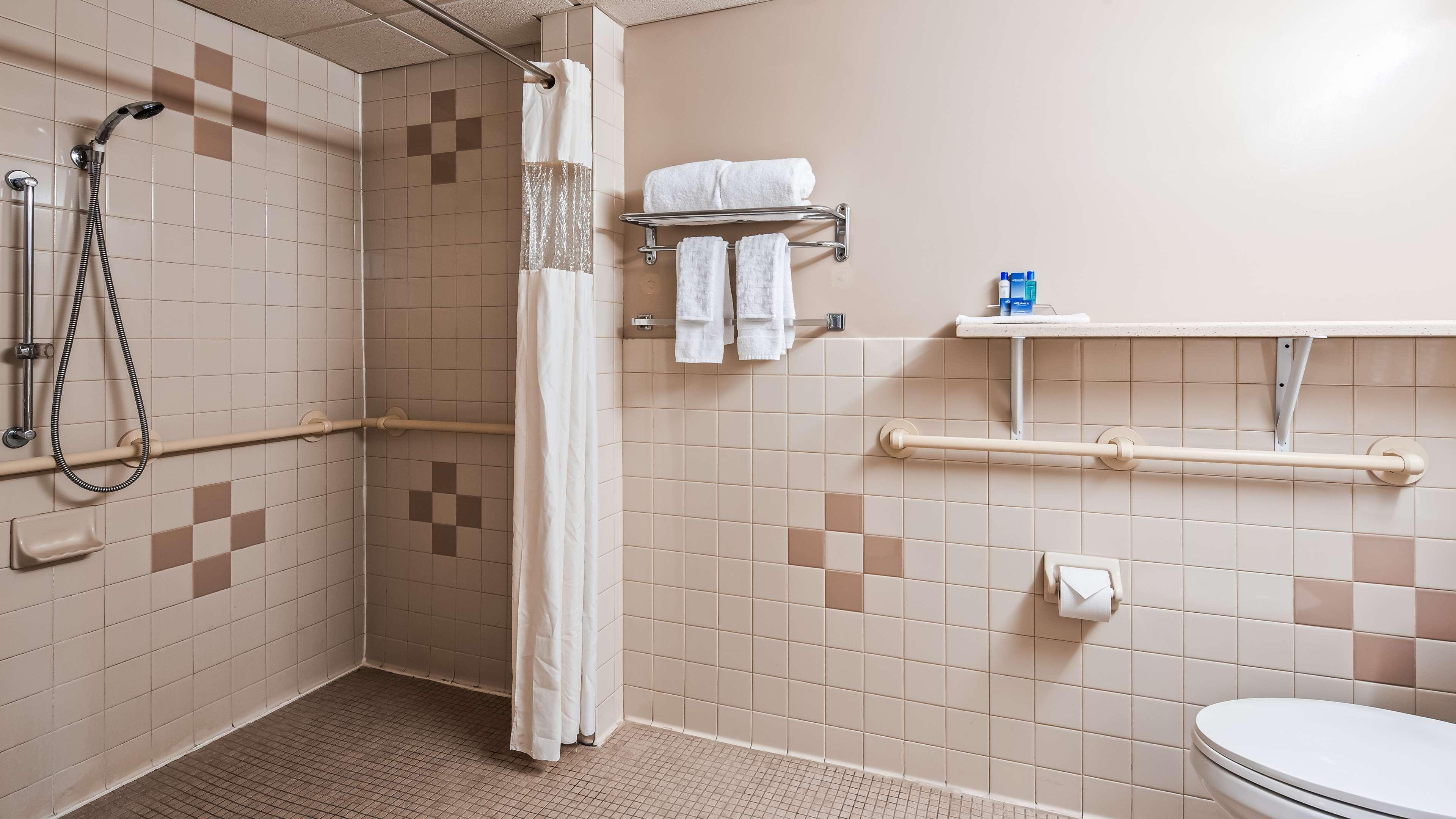 Surestay Hotel By Best Western East Brunswick Ngoại thất bức ảnh