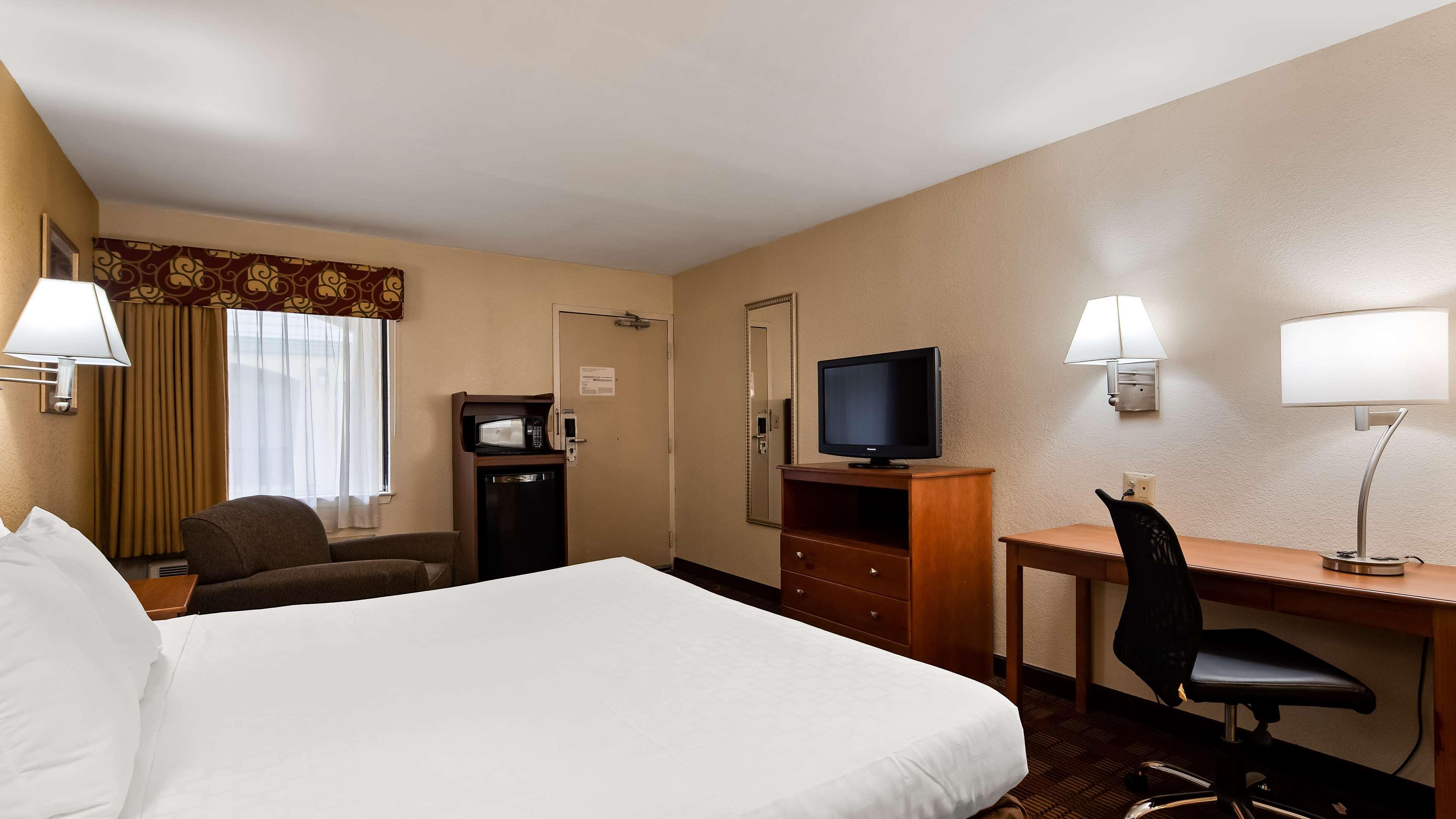 Surestay Hotel By Best Western East Brunswick Ngoại thất bức ảnh