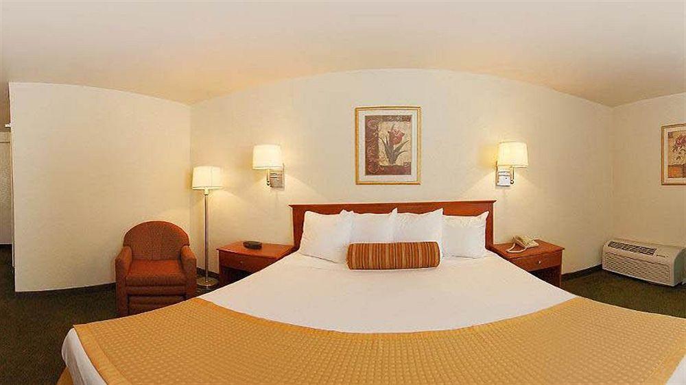 Surestay Hotel By Best Western East Brunswick Ngoại thất bức ảnh