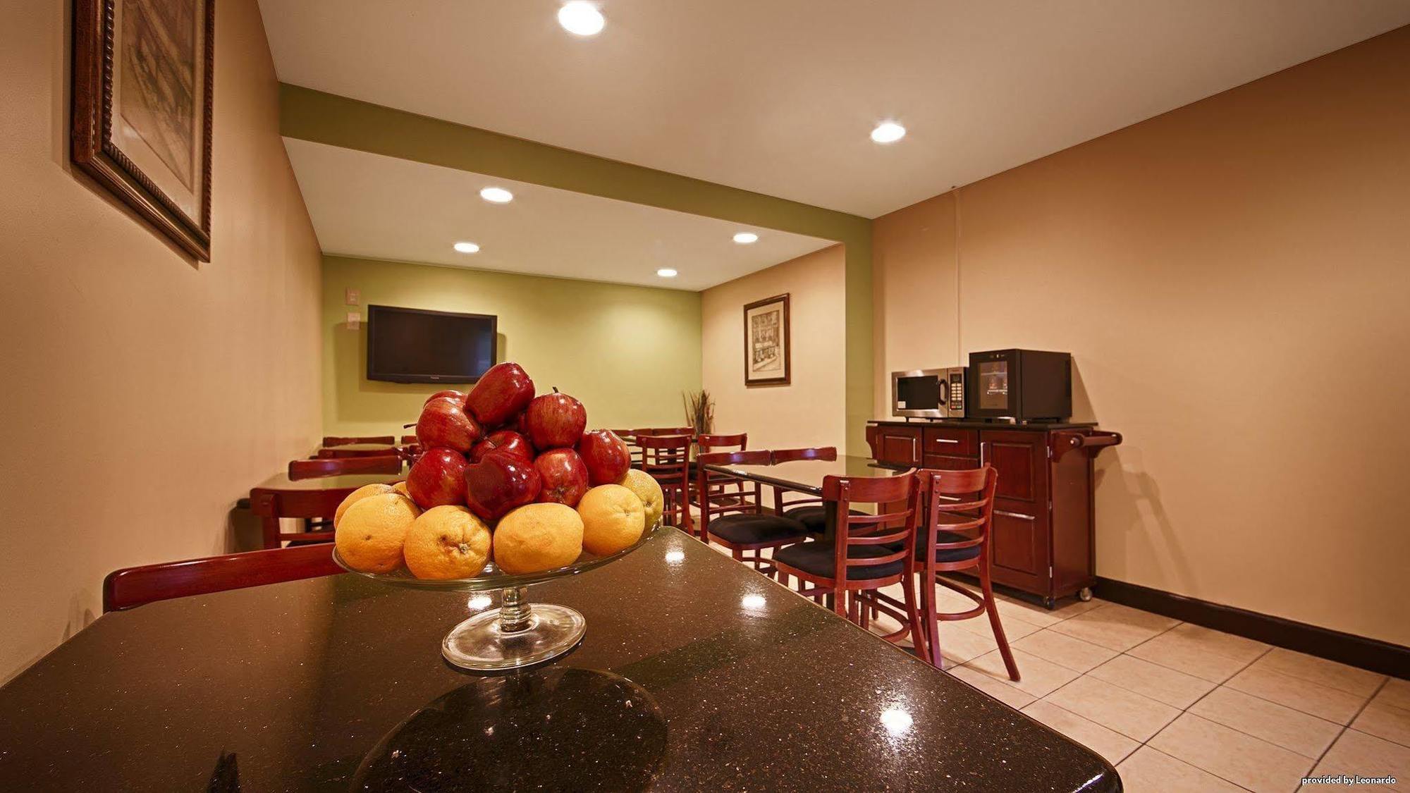 Surestay Hotel By Best Western East Brunswick Ngoại thất bức ảnh